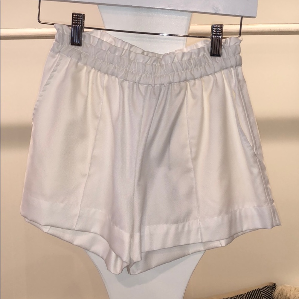 Inclan- mo shorts white